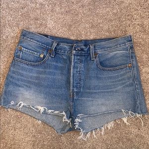 501 Levi’s Mid-Rise Jean short